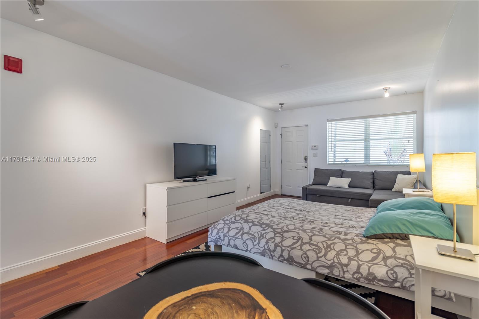 RETREAT CONDO - Residential Lease