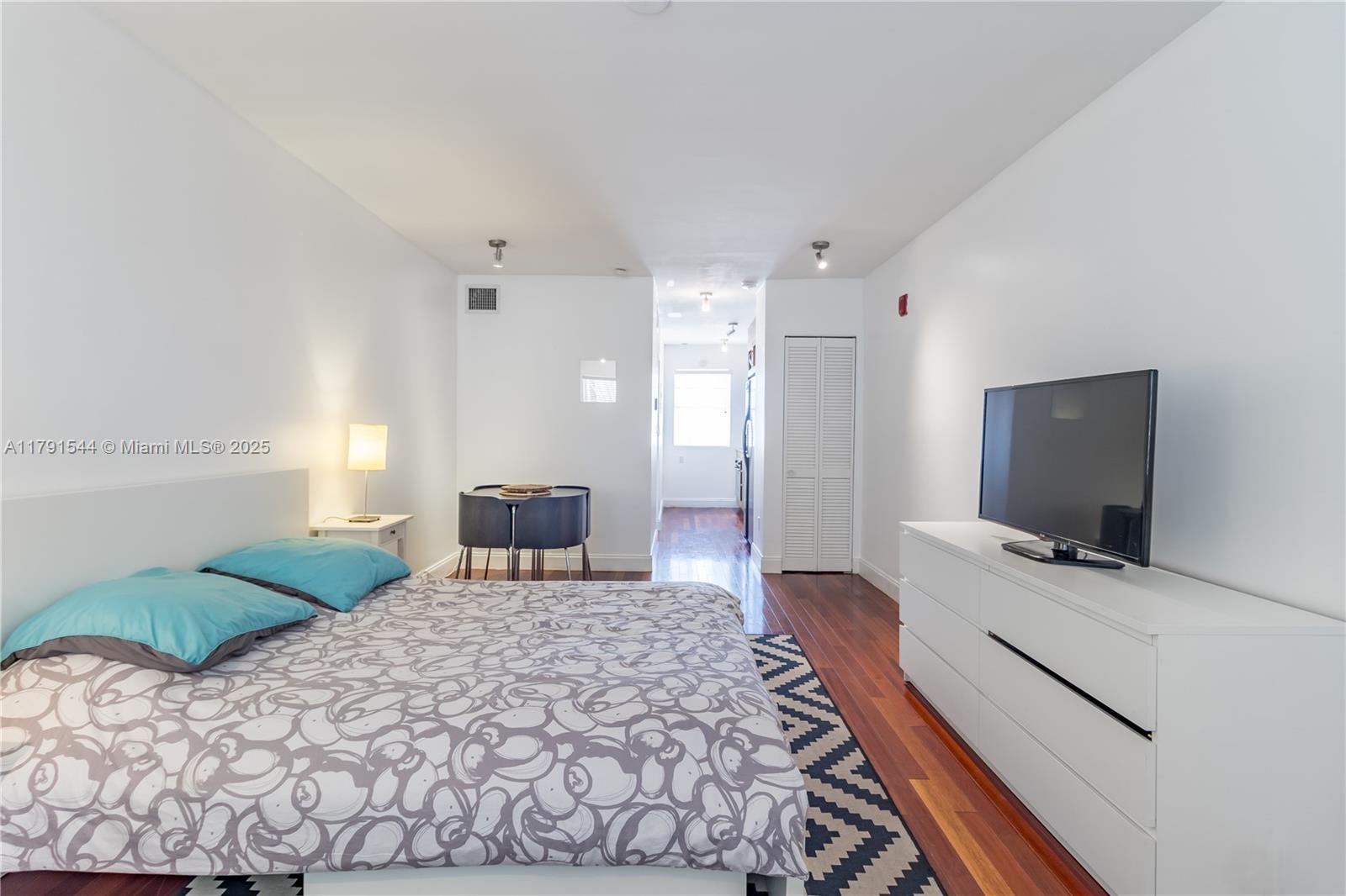 RETREAT CONDO - Residential Lease