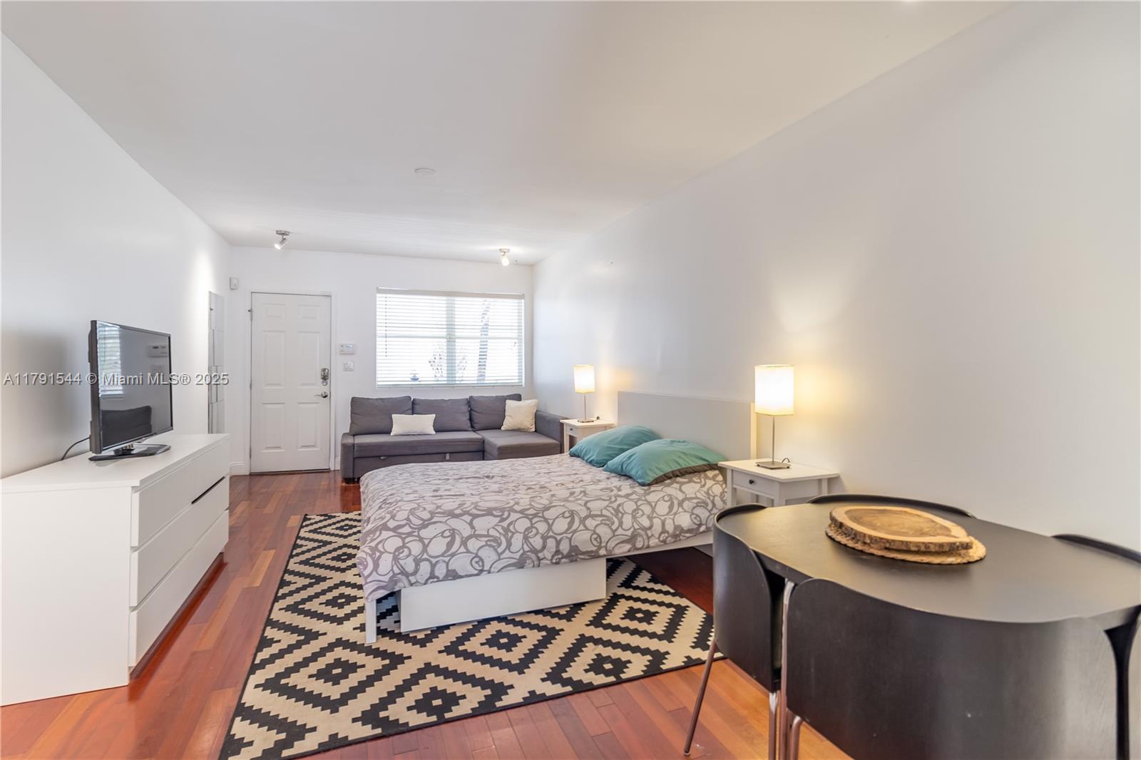 RETREAT CONDO - Residential Lease