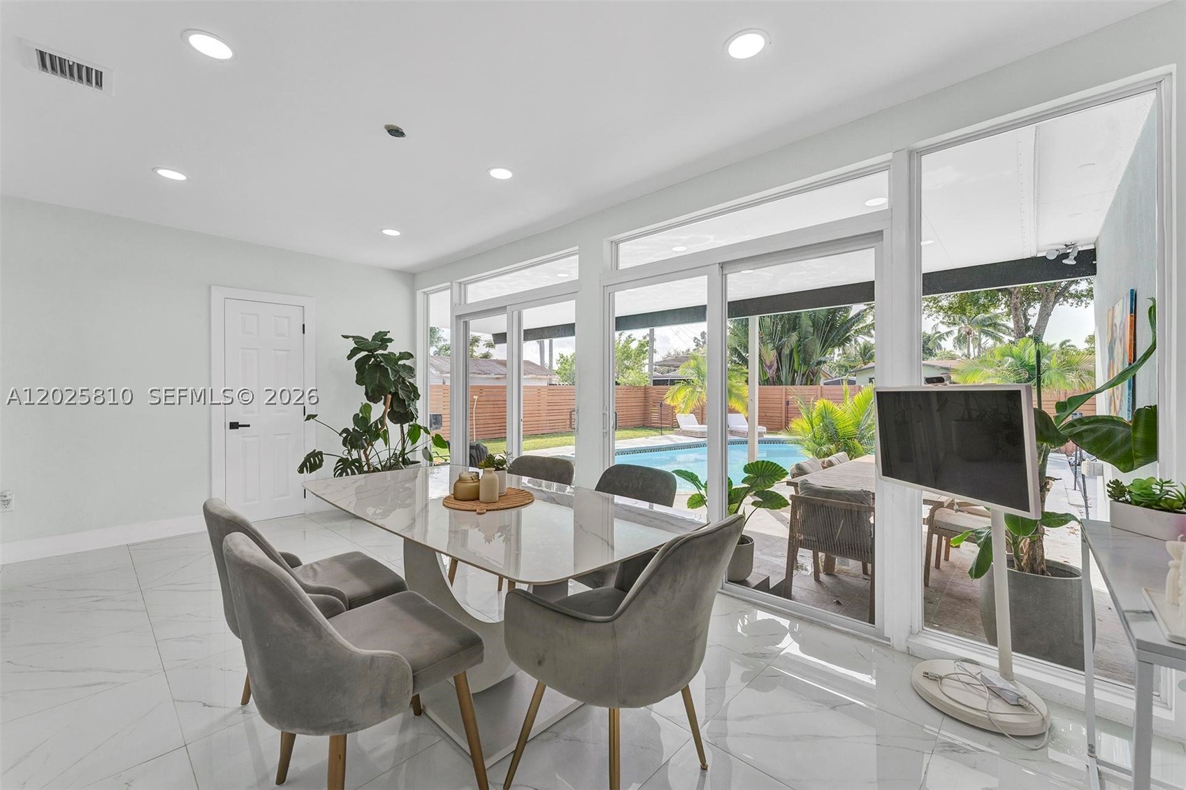 HOLLYWOOD HOMESITES HIGH - Residential