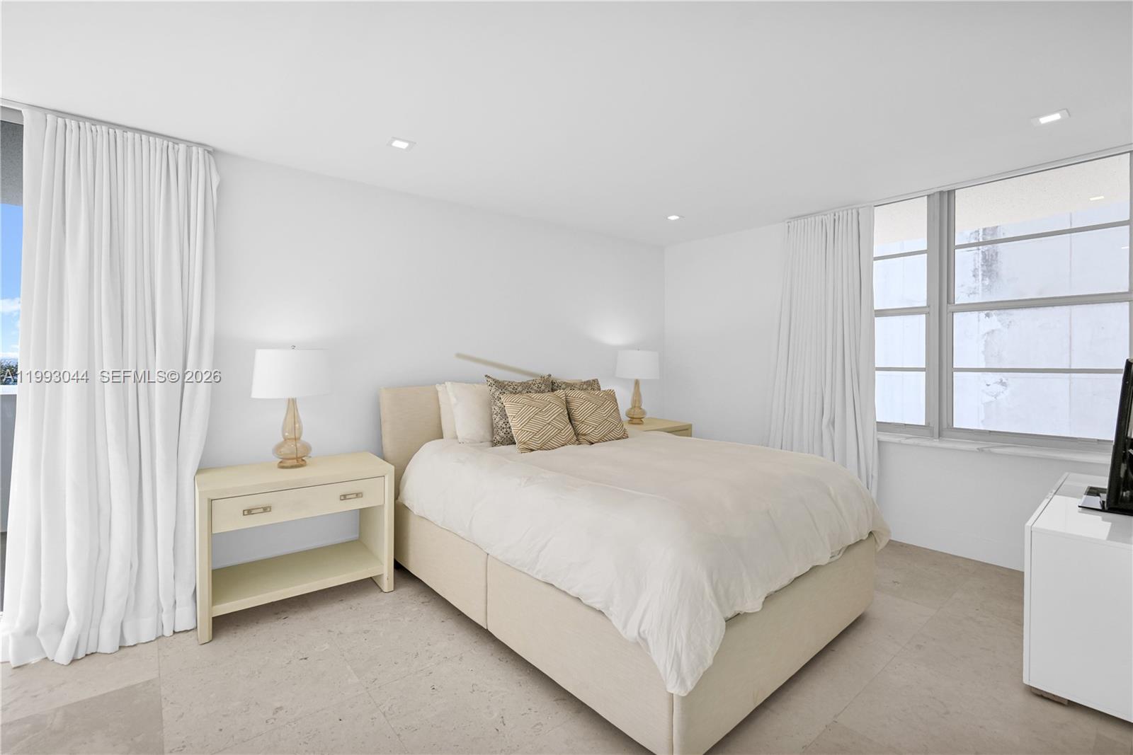 OCEANSIDE PLAZA CONDO - Residential