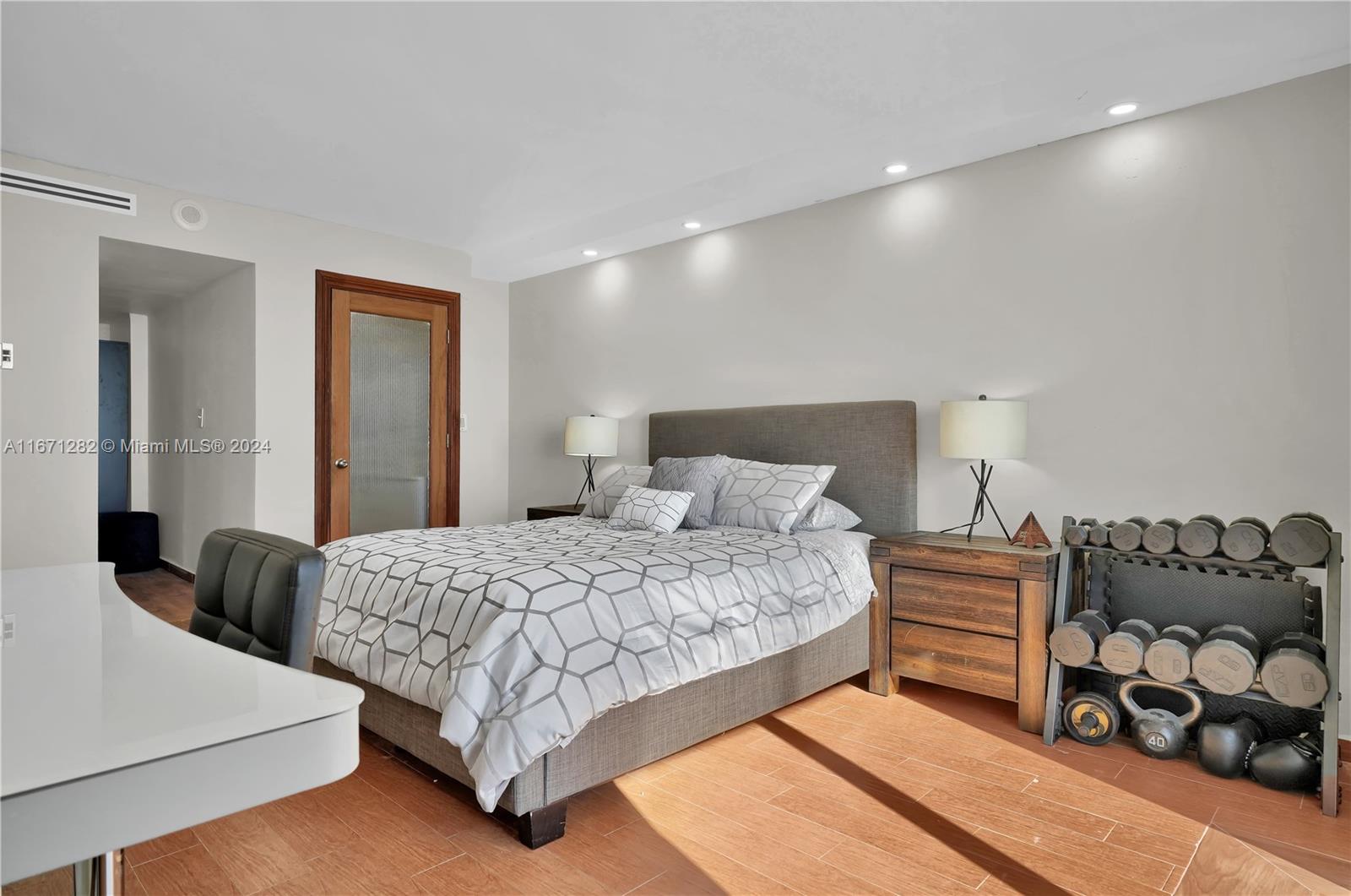 OCEANSIDE PLAZA CONDO - Residential