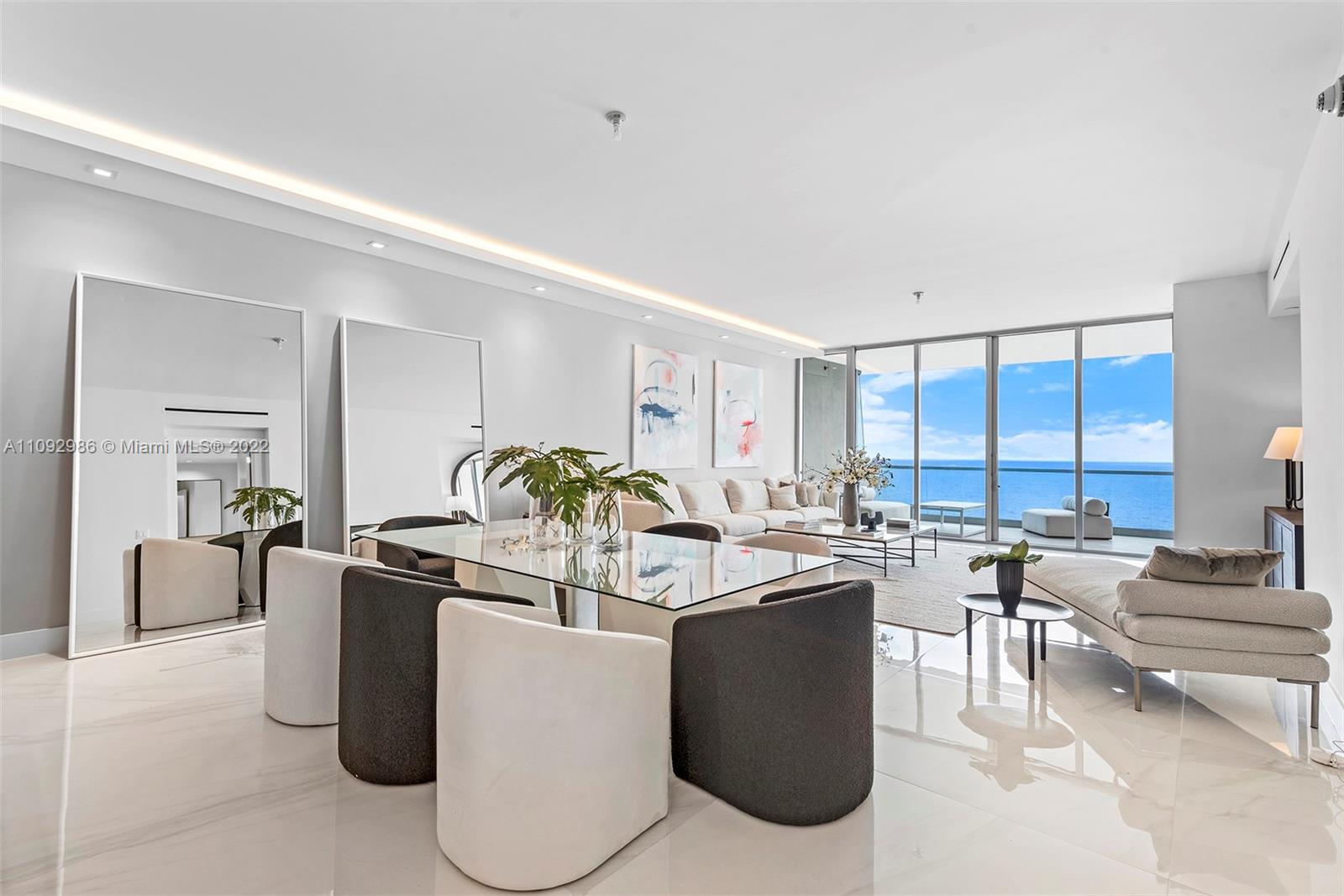 TURNBERRY OCEAN CLUB - Residential