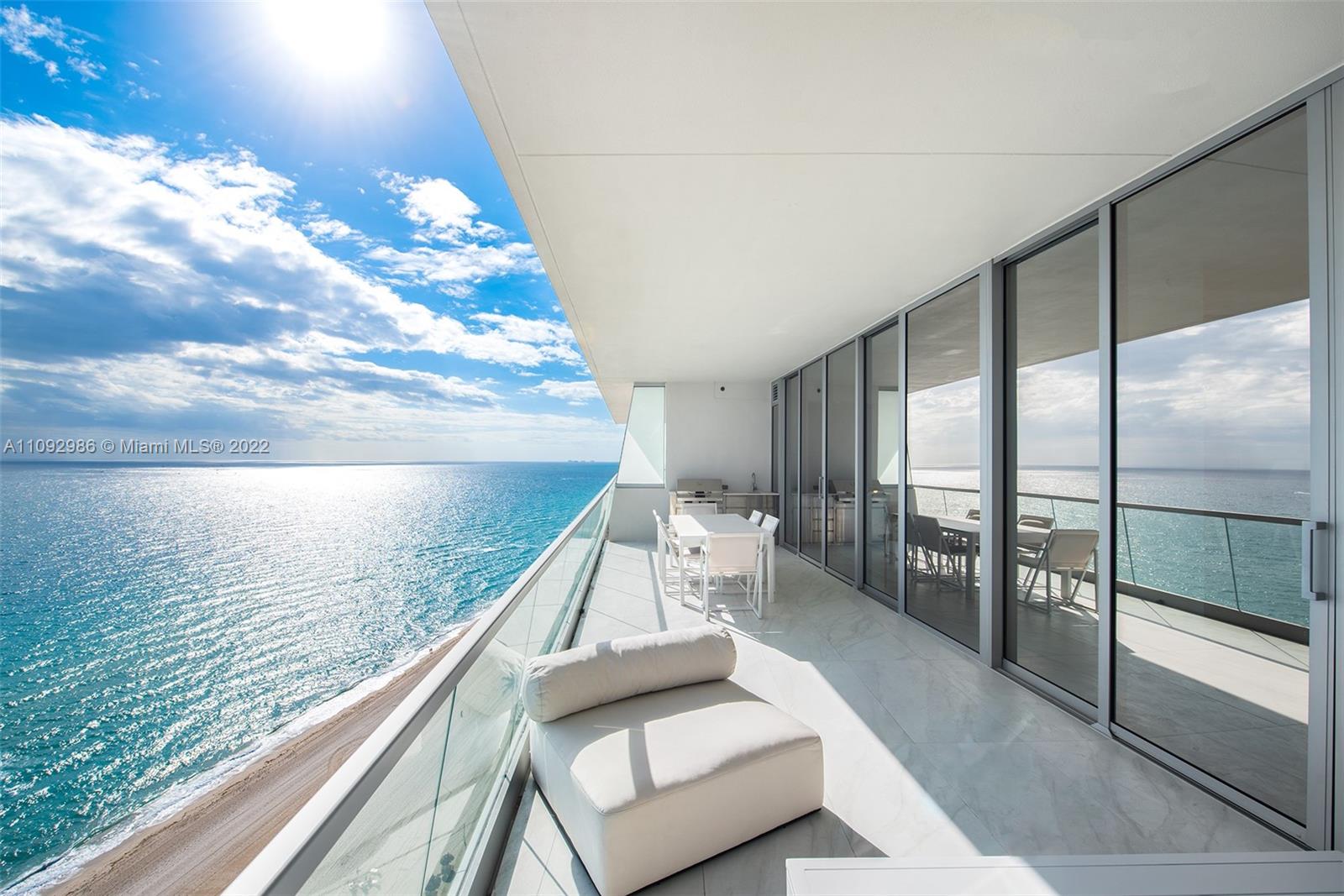 TURNBERRY OCEAN CLUB - Residential