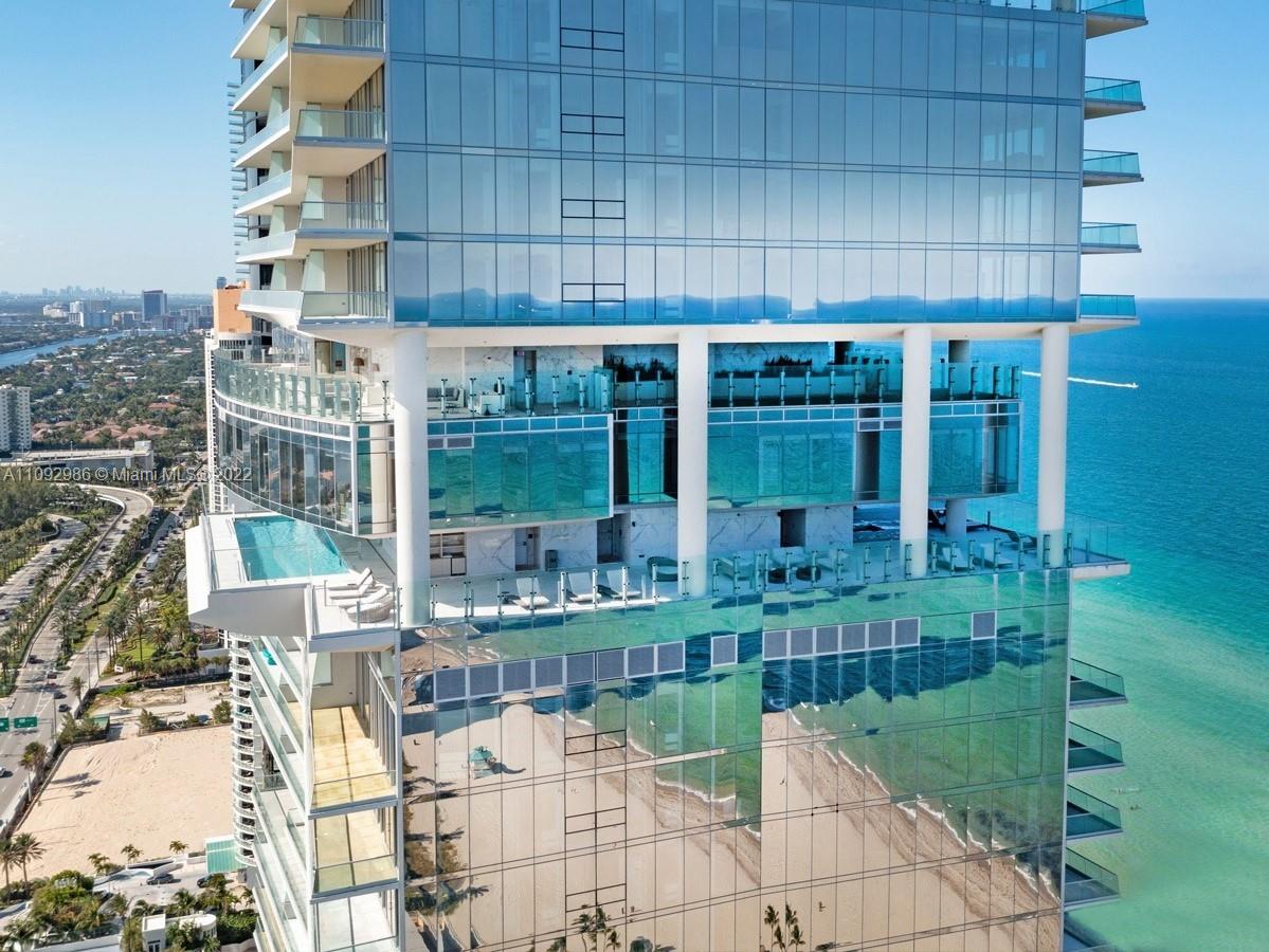 TURNBERRY OCEAN CLUB - Residential