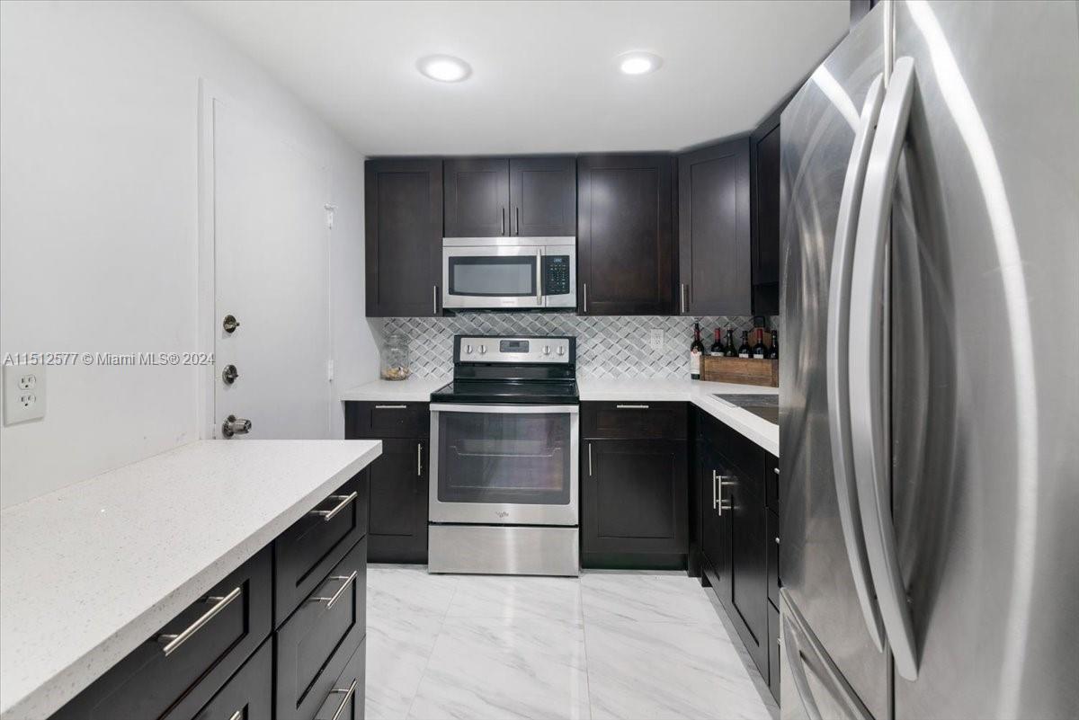 LUDLUM LAKE CONDO BLDG B - Residential
