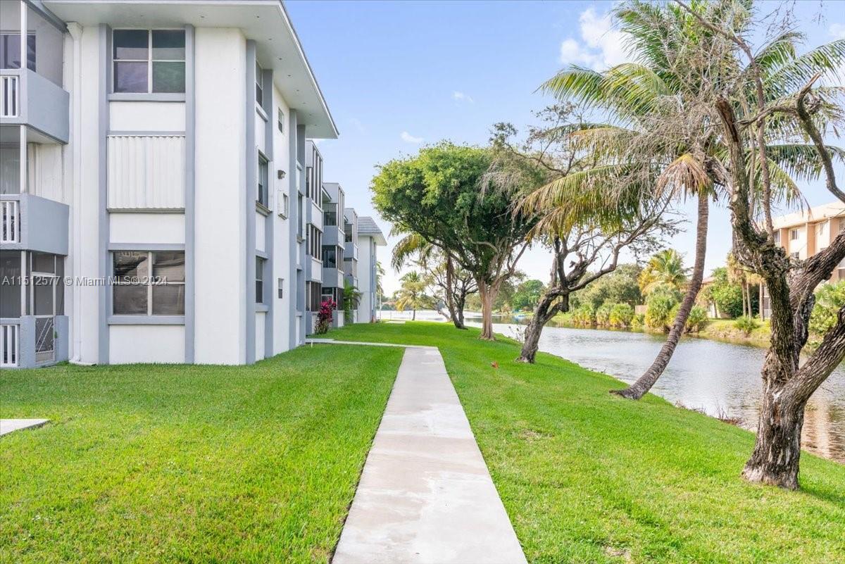 LUDLUM LAKE CONDO BLDG B - Residential
