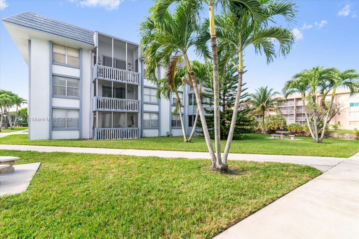 LUDLUM LAKE CONDO BLDG B - Residential