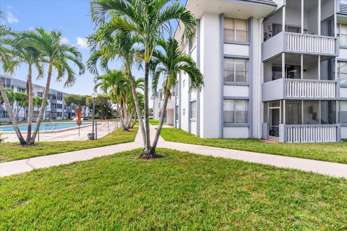 LUDLUM LAKE CONDO BLDG B - Residential