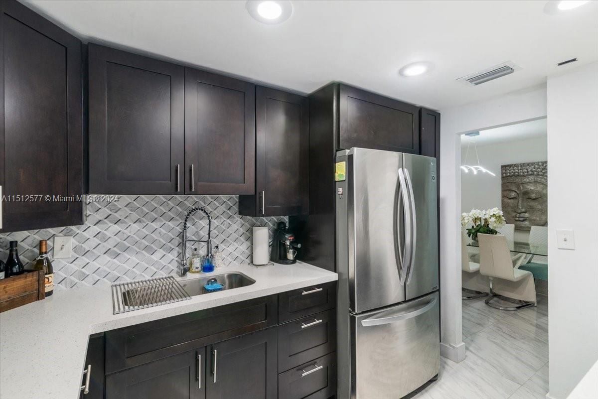LUDLUM LAKE CONDO BLDG B - Residential