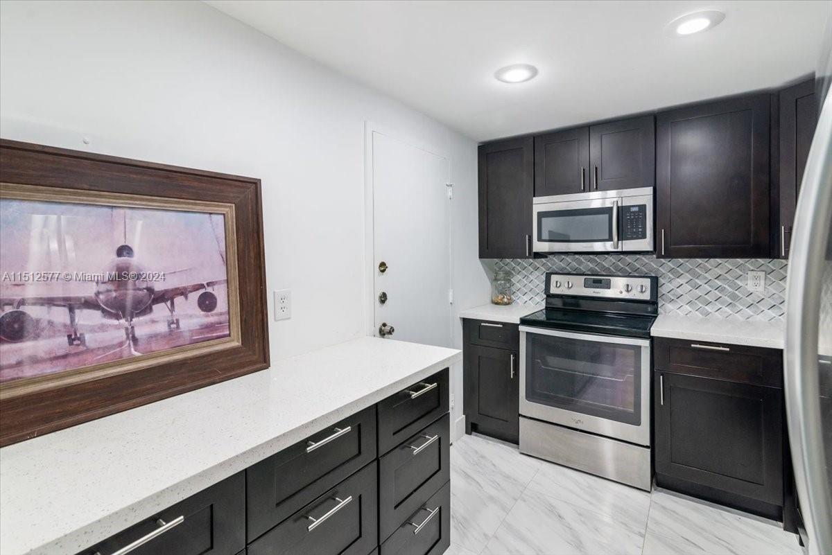 LUDLUM LAKE CONDO BLDG B - Residential