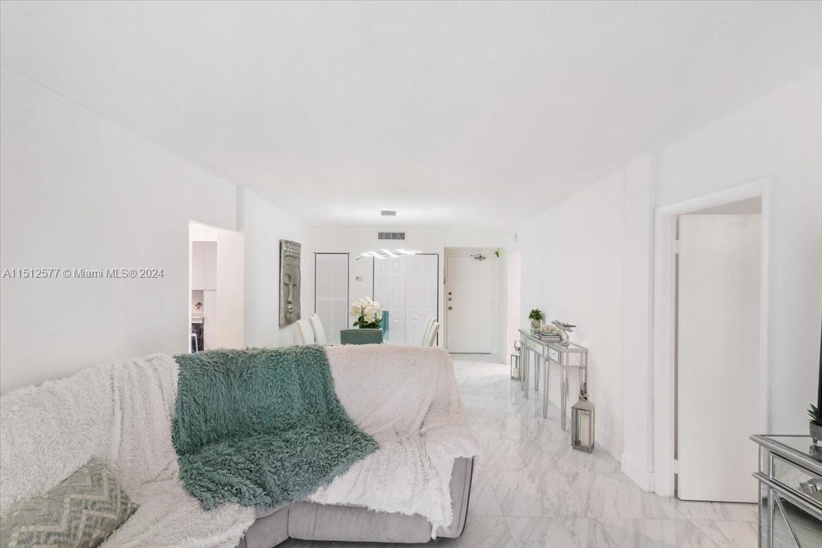 LUDLUM LAKE CONDO BLDG B - Residential