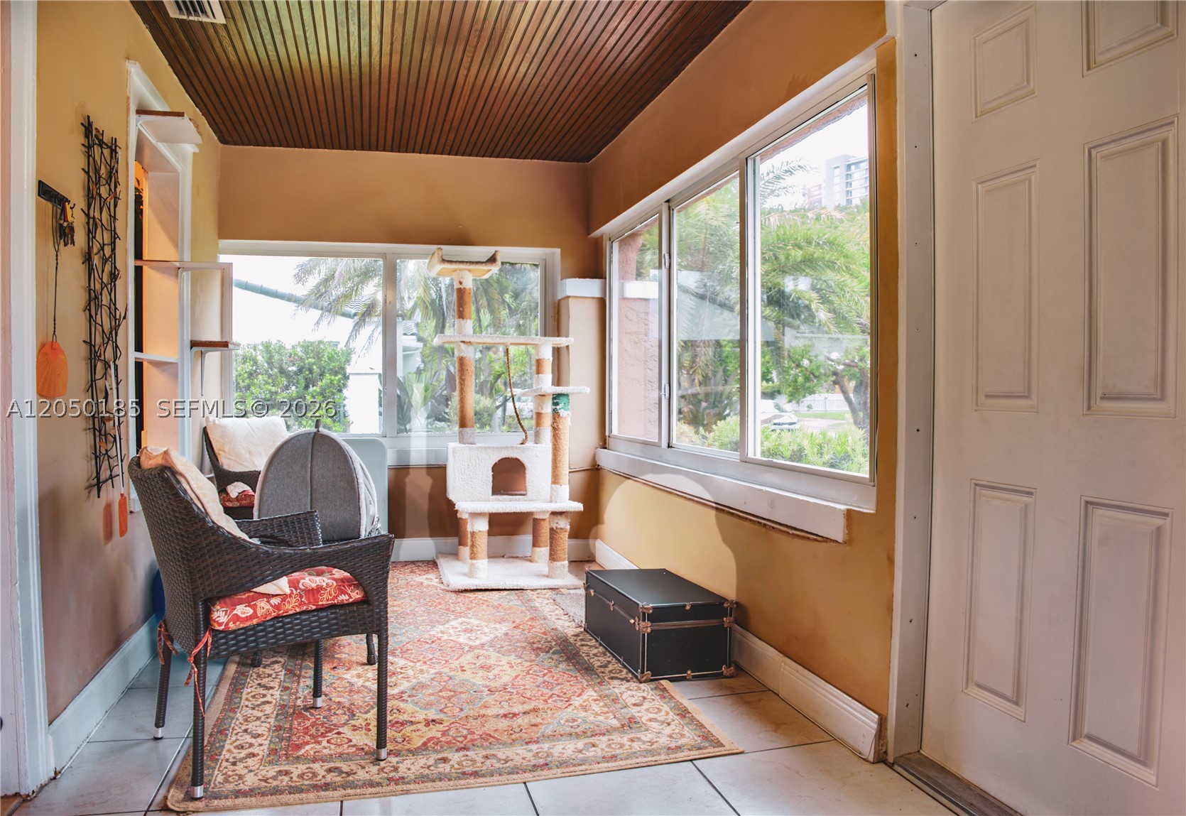 HOLLYWOOD - Residential Income