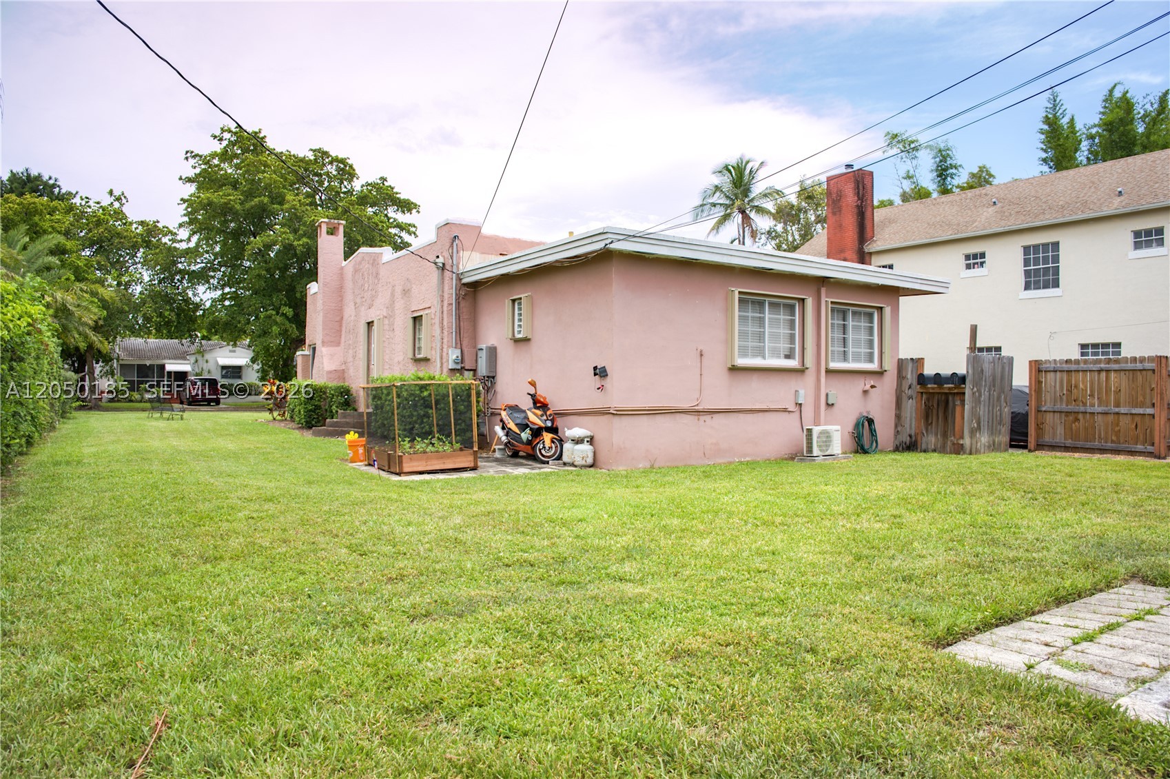 HOLLYWOOD - Residential Income
