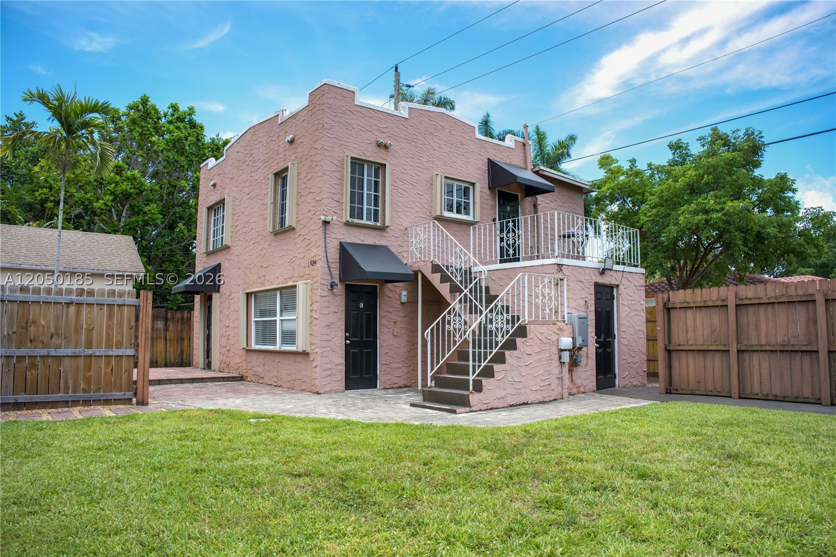 HOLLYWOOD - Residential Income