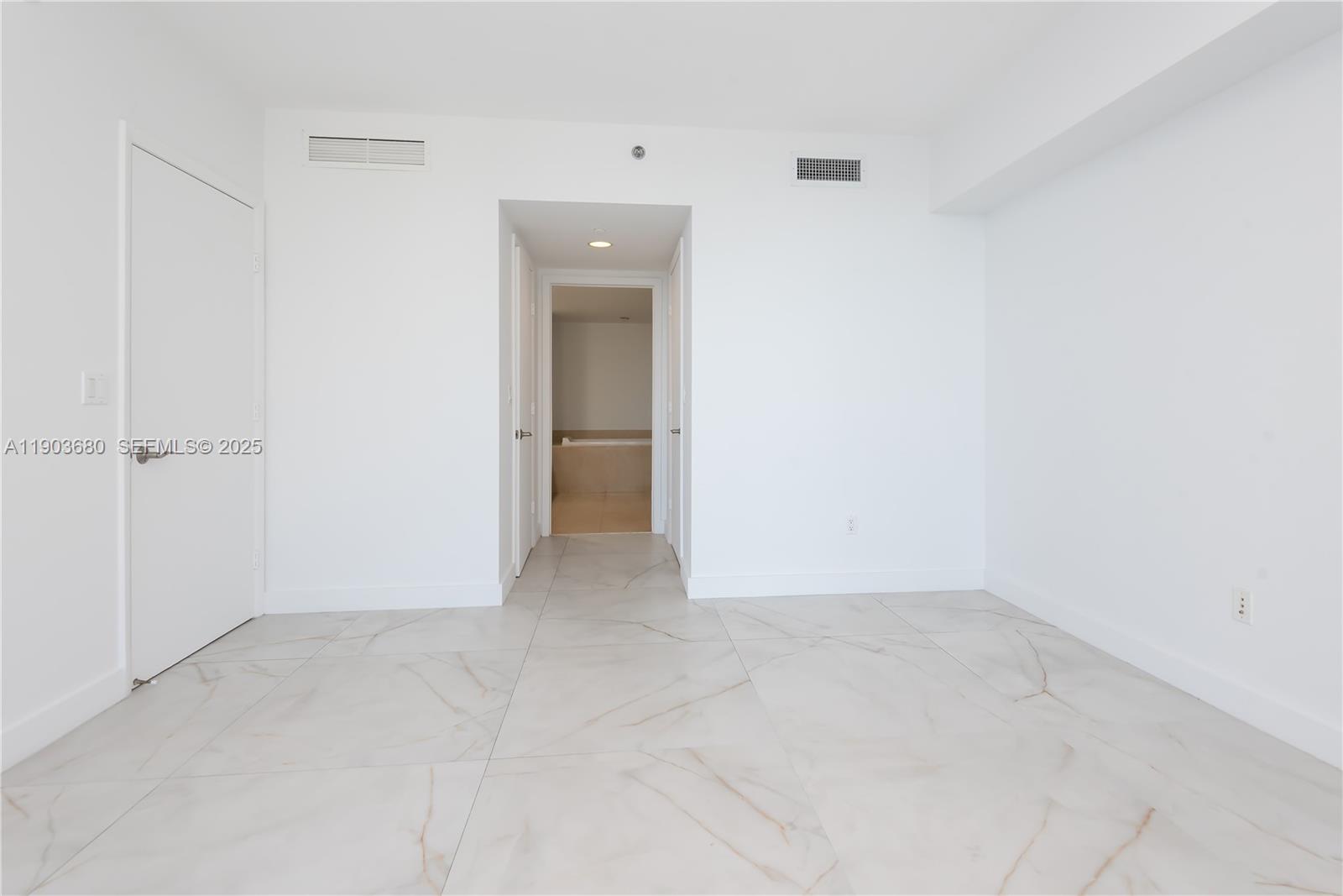 ICONBRICKELL CONDO NO 1 - Residential Lease