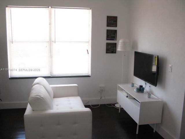 Great unit. Beautiful wood floors, modern kitchen and appliances, bathroom and new bedroom. Close to beach and shopping. Turn key. Located on the 1st floor. For rent completely furnished with queen bed in bedroom. LCD high definition 42 inches tv. All furniture included. Very bright apartment.. Brand new unit. Easy to show. Yearly only, NO PETS. First, last and security.