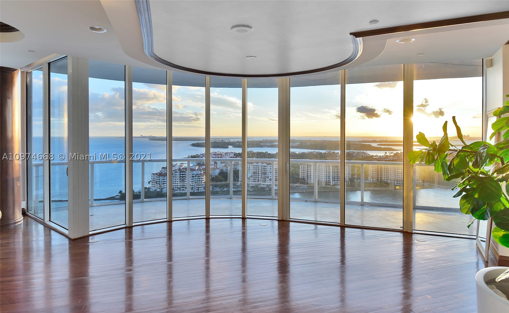 CONTINUUM SOUTH TOWER - Residential