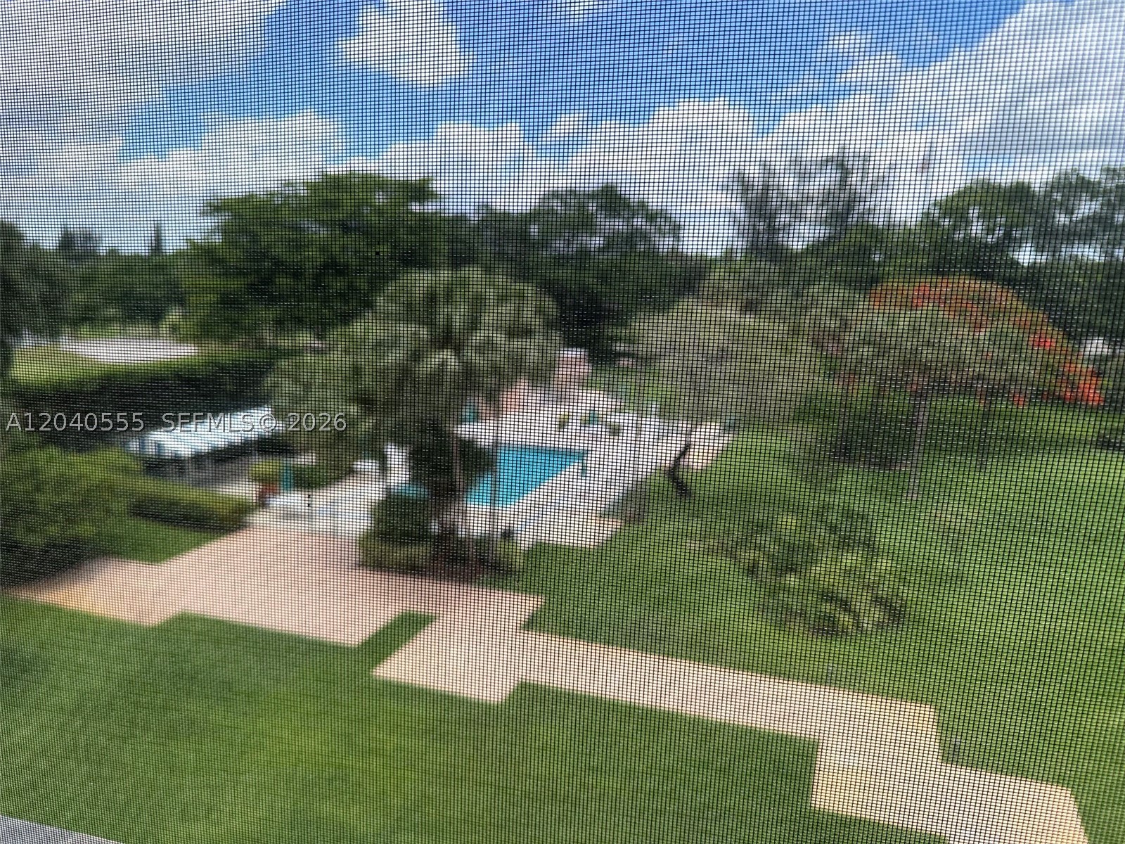 BEAUTIFUL CONDO OF 2 BEDROOMS AND 2 BATHROOMS IN THE PRESTIGIOUS, GUARD-GATED CONDOMINIUM OF PARK PLACE. NICE KITCHEN AND LAMINATED FLOOR. EXCELLENT VIEW TO THE GARDEN AND POOL AREA. PARK PLACE OFFERS RESORT-STYLE AMENITIES, WELL-MAINTAINED GROUNDS, 24-HOUR SECURITY, AND IS CLOSE TO A SHOPPING CENTER AND A MAJOR HWY