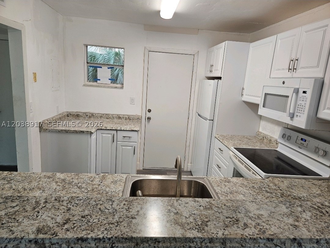 POLYNESIAN GARDENS CONDOM - Residential Lease