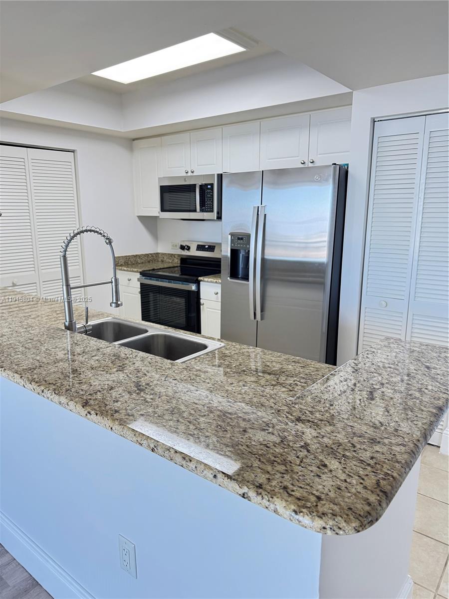 TURNBERRY ON THE GREEN CO - Residential