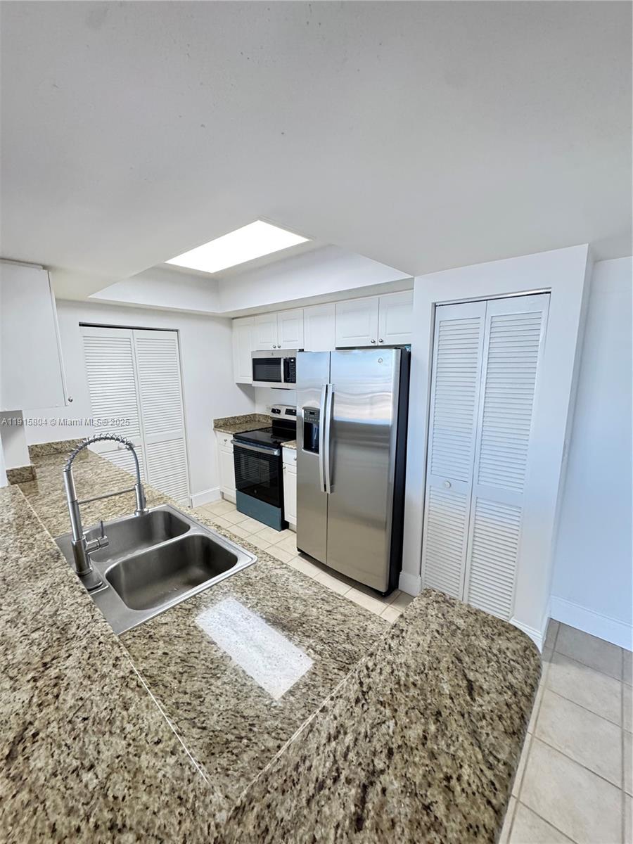 TURNBERRY ON THE GREEN CO - Residential