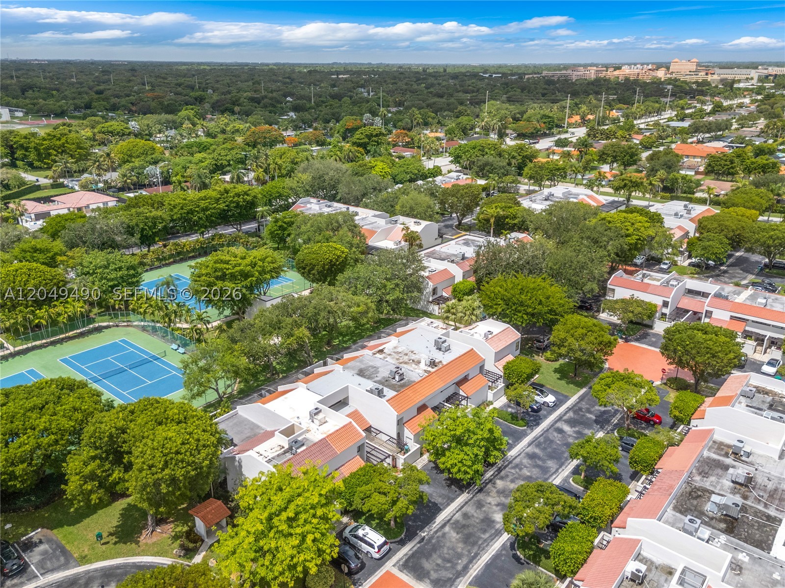 DADELAND WALK - Residential