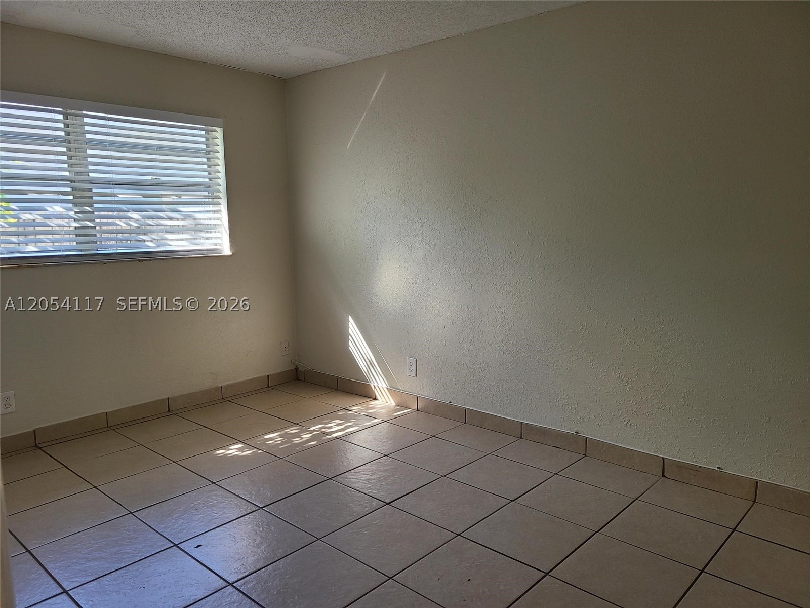 HOLLYWOOD PARK - Residential Lease