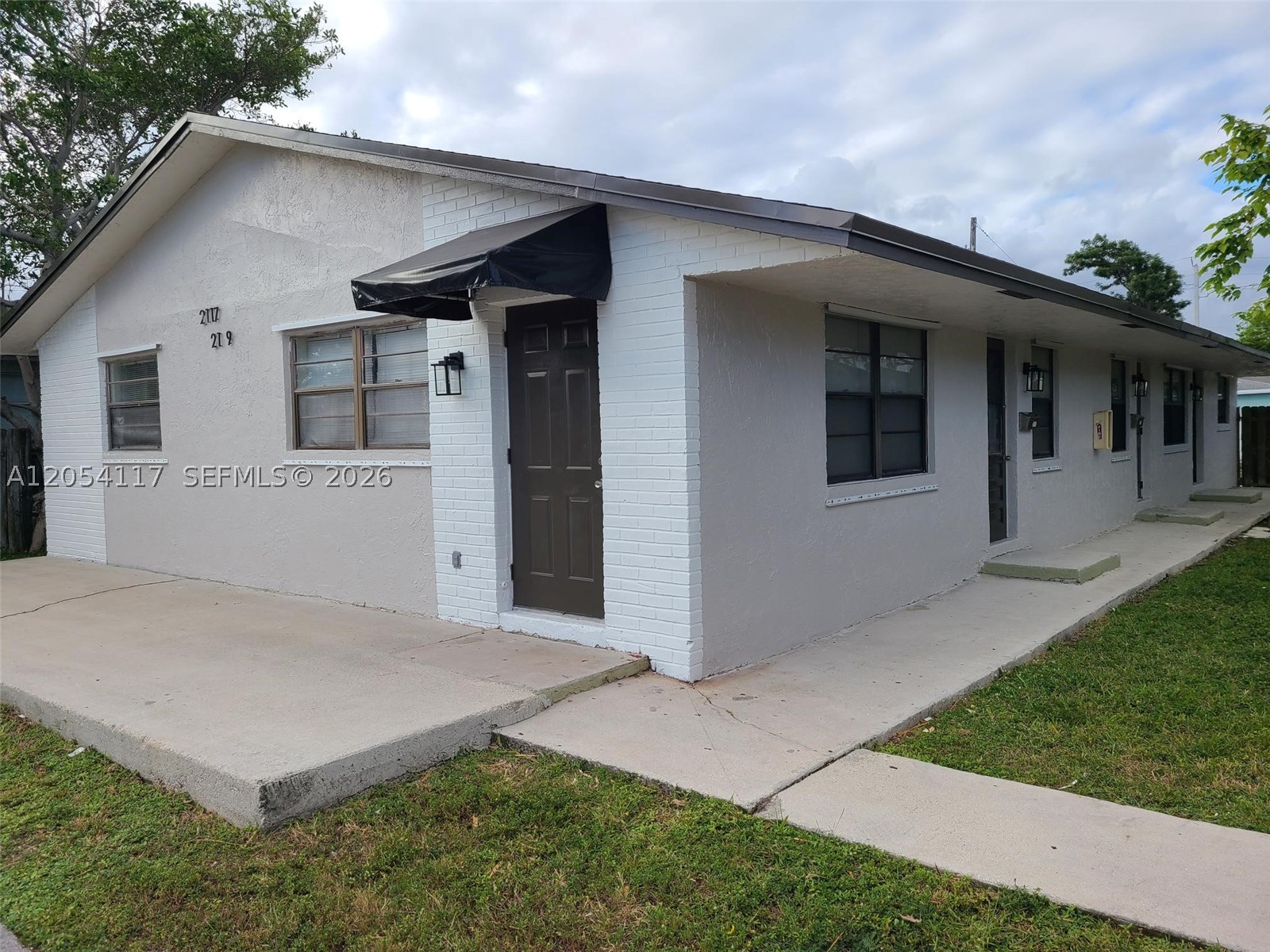 Remarks
Remarks: AVAILABLE AUGUST 15, 2026  Hollywood 2/1 duplex, spacious unit with large kitchen, central a/c, tiled throughout, freshly painted interior. two designated parking spaces. rent includes water/garbage. landlord will require offer package to include full credit reports, background checks, proof of income.