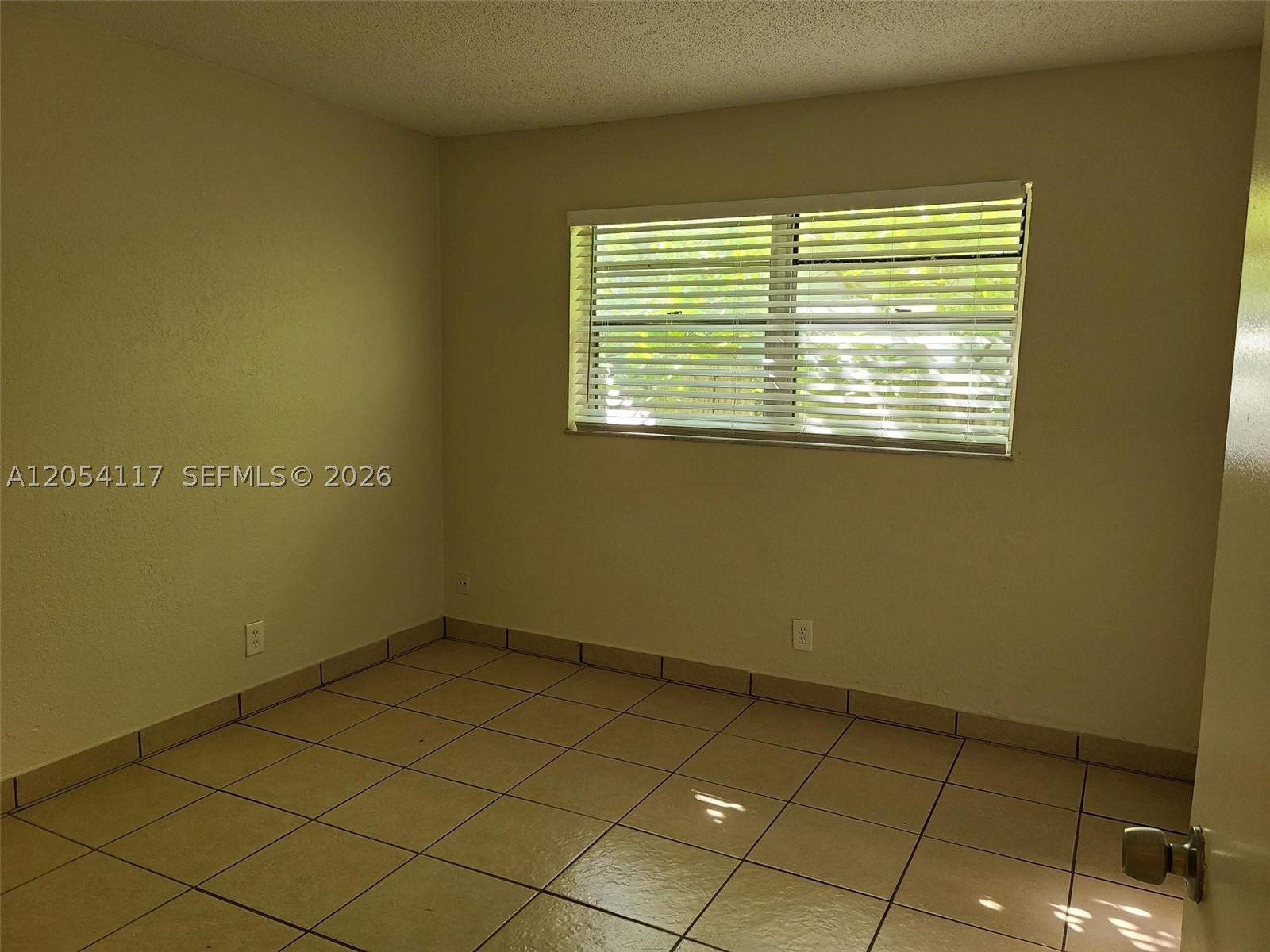 HOLLYWOOD PARK - Residential Lease