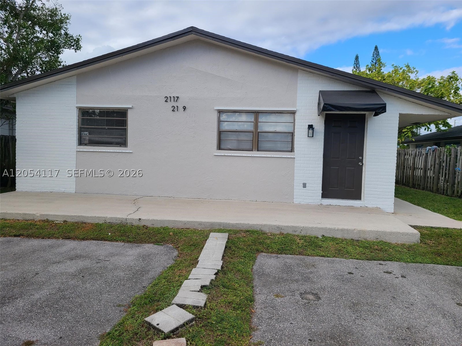 HOLLYWOOD PARK - Residential Lease