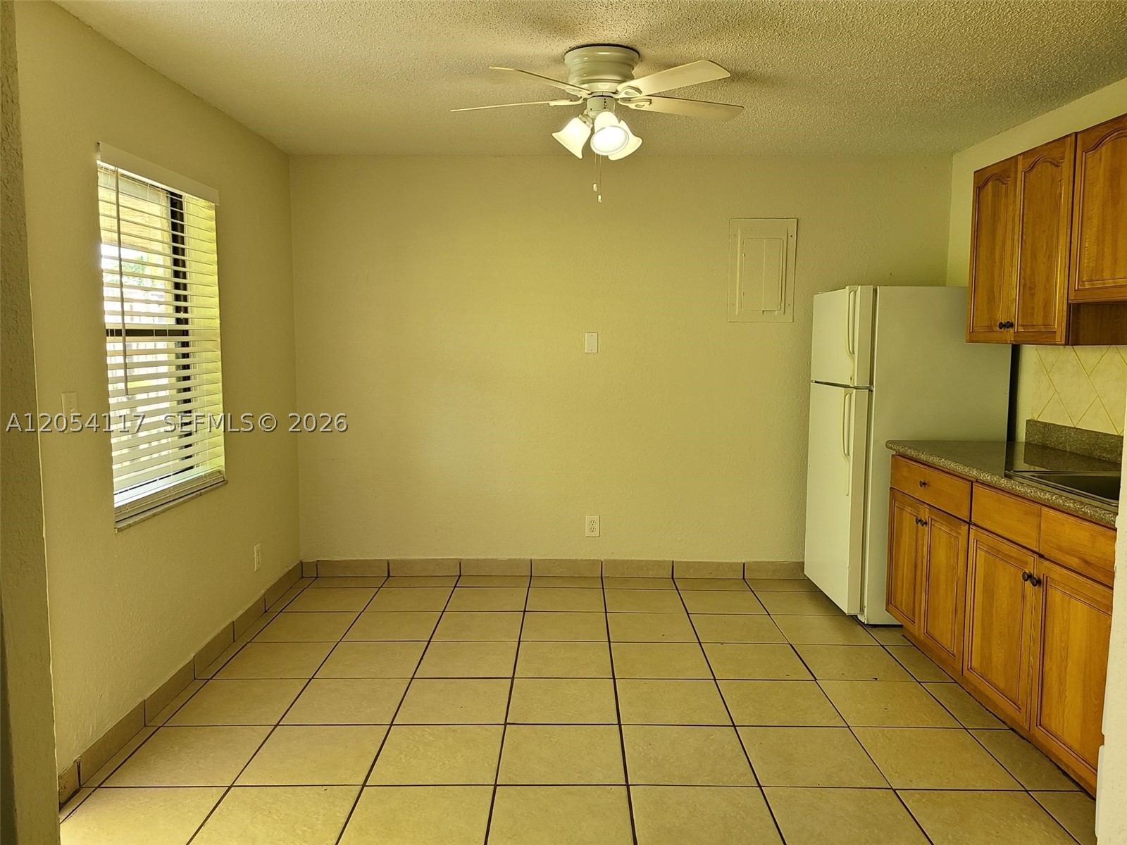 HOLLYWOOD PARK - Residential Lease