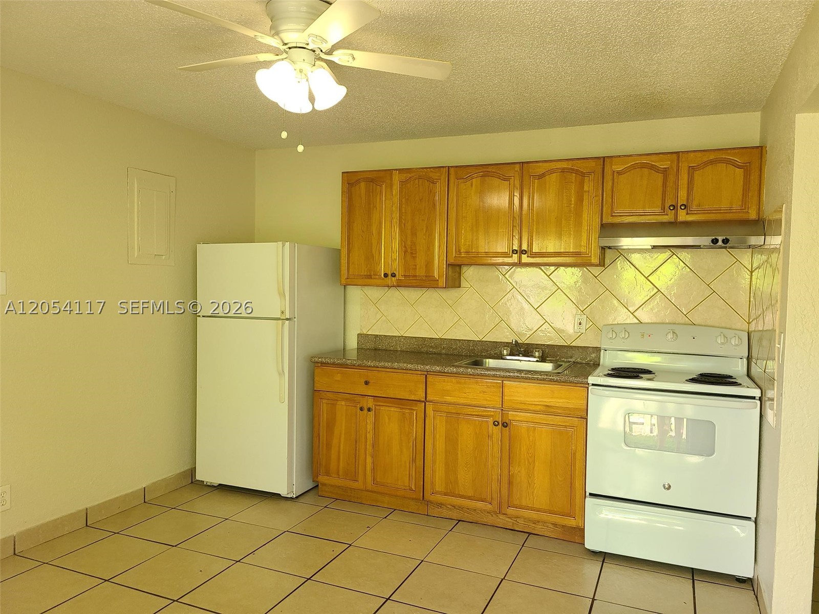 HOLLYWOOD PARK - Residential Lease