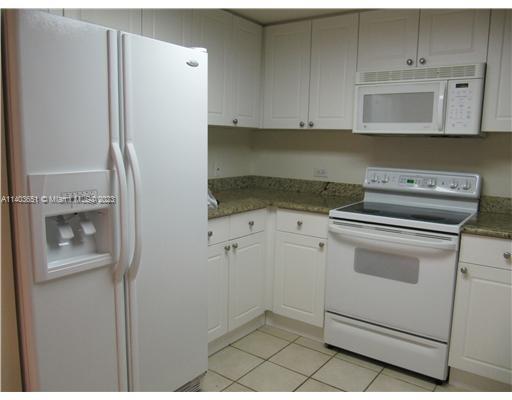 TURNBERRY ON THE GREEN CO - Residential Lease