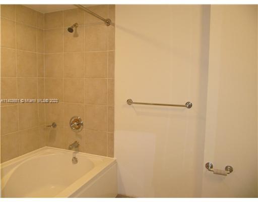 TURNBERRY ON THE GREEN CO - Residential Lease