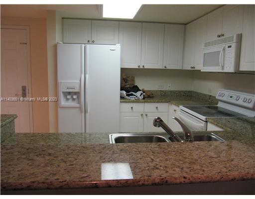 TURNBERRY ON THE GREEN CO - Residential Lease