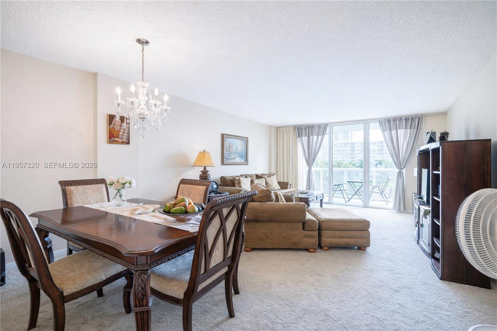 HALLMARK OF HOLLYWOOD CON - Residential