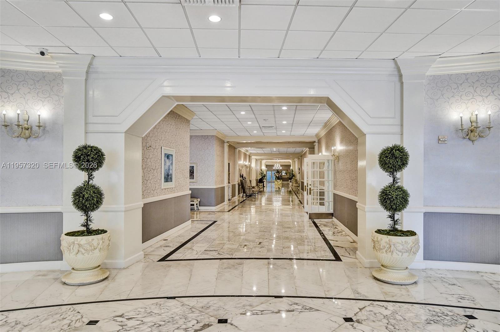 HALLMARK OF HOLLYWOOD CON - Residential