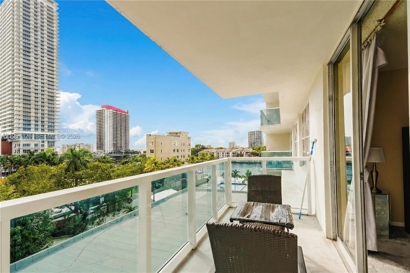 HALLMARK OF HOLLYWOOD CON - Residential