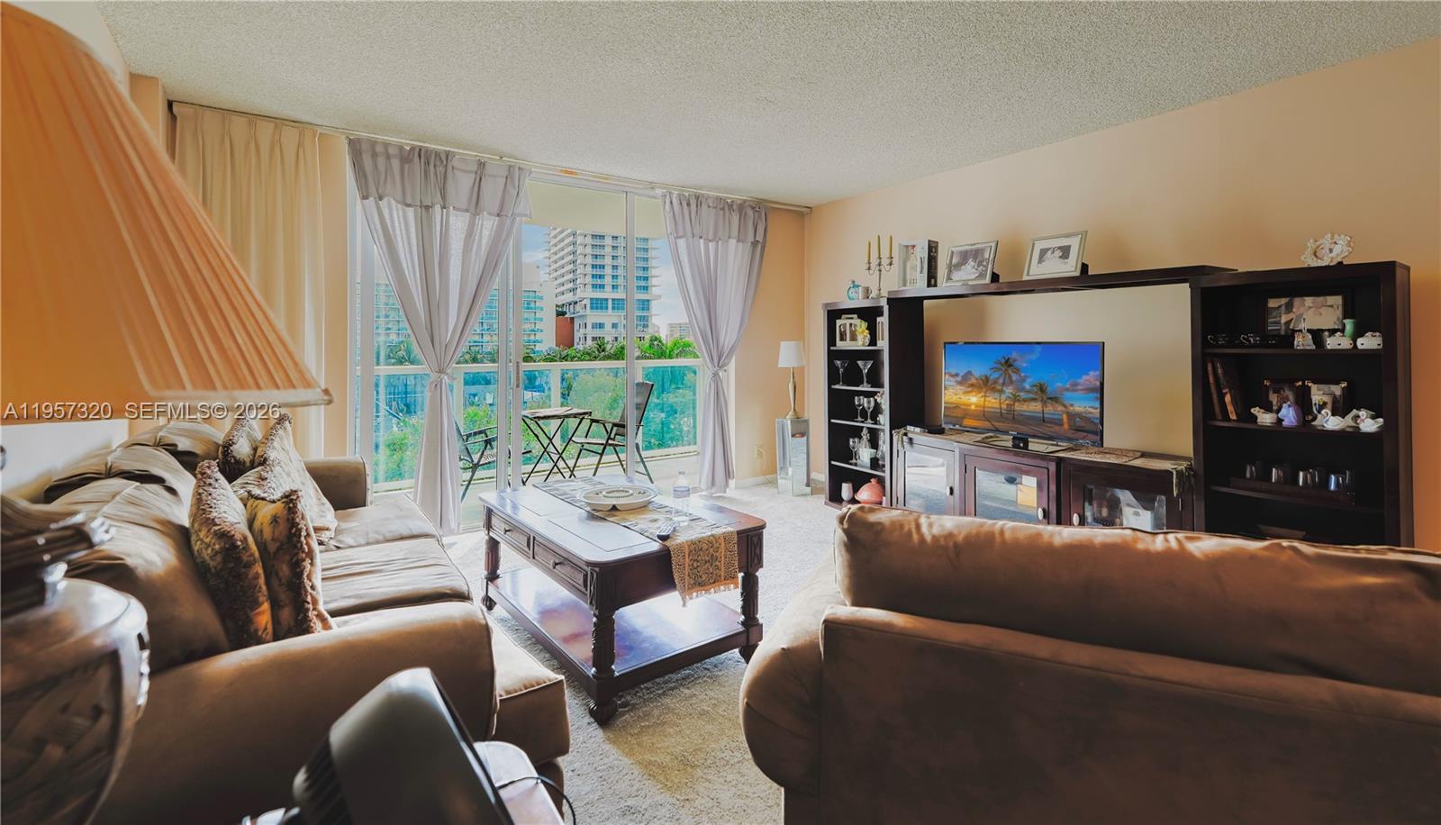 HALLMARK OF HOLLYWOOD CON - Residential