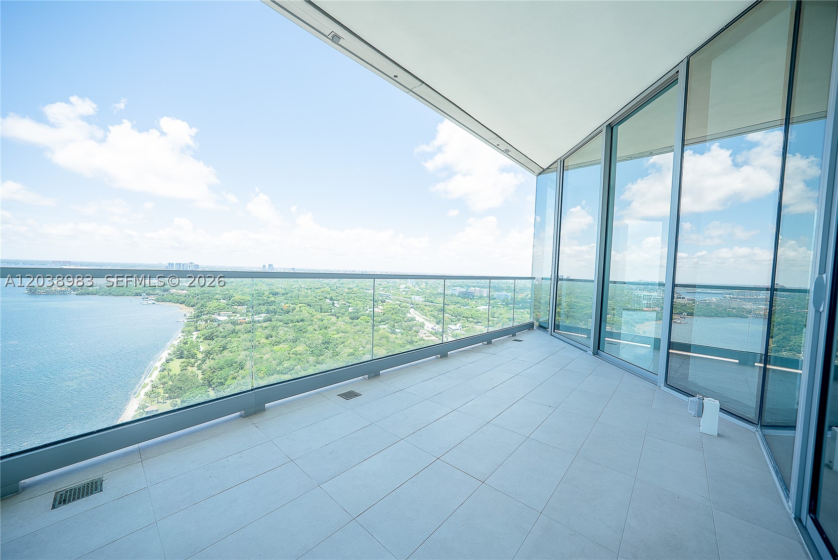 Una Residences - Residential