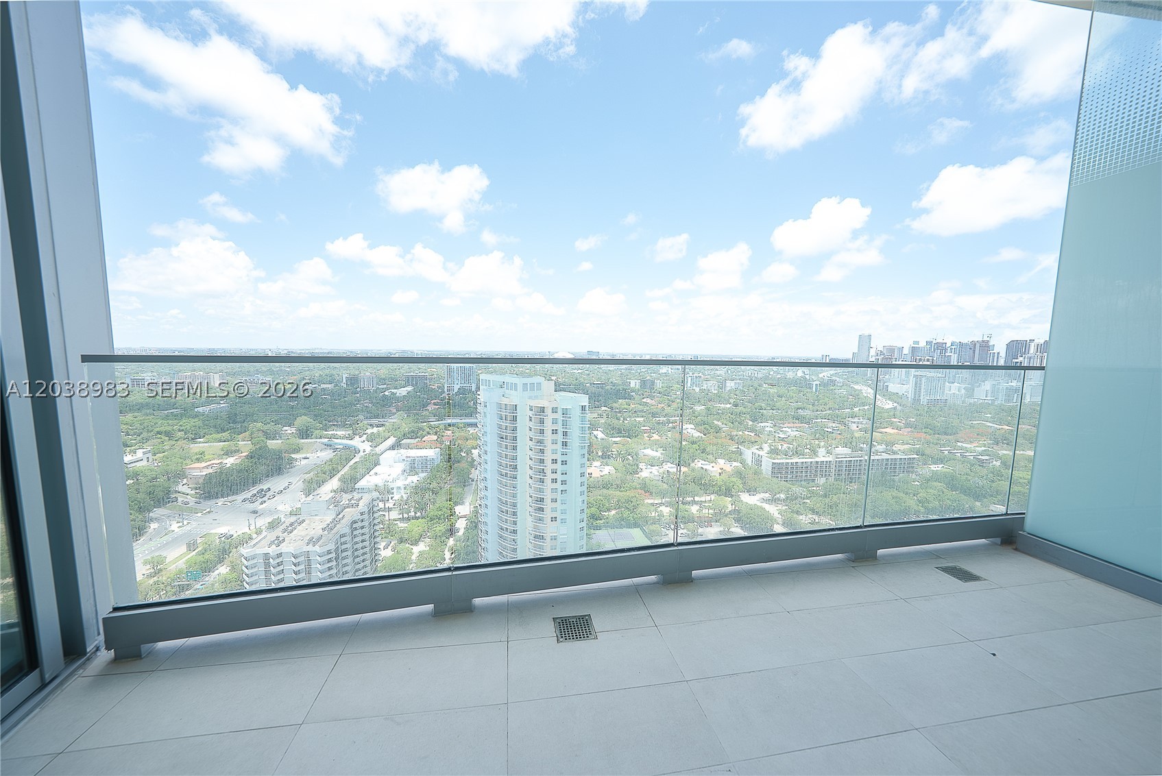 Una Residences - Residential