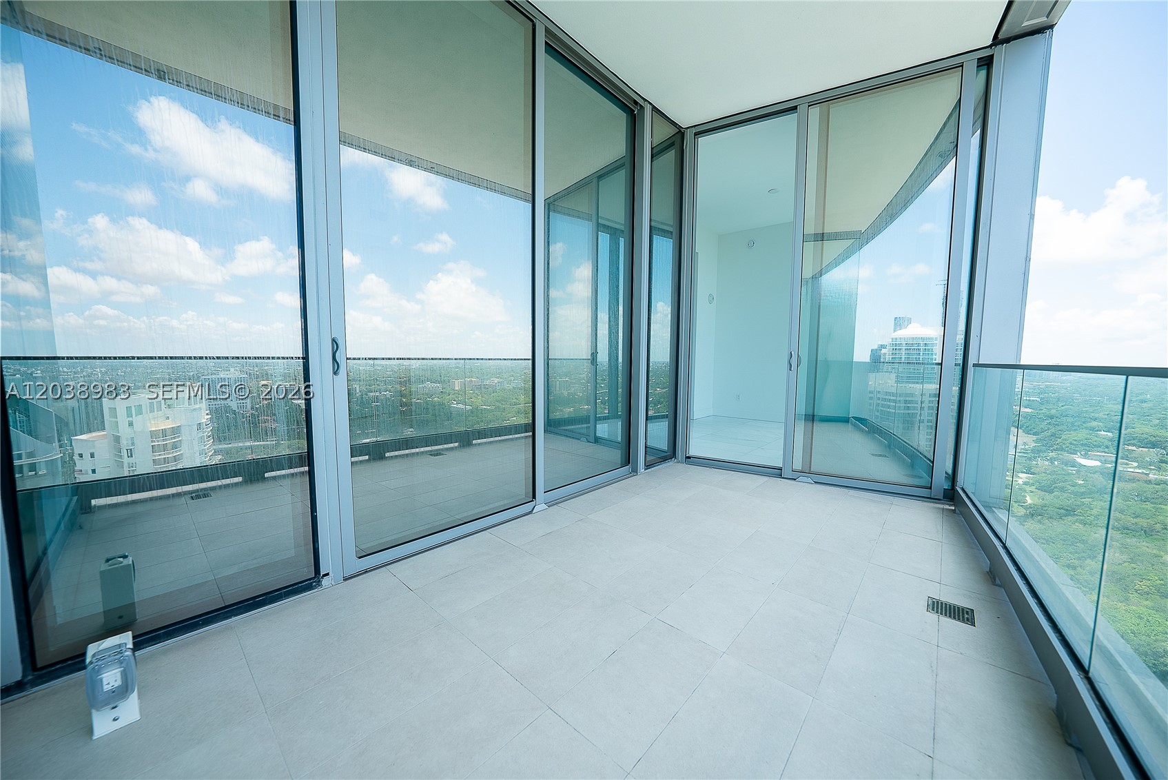Una Residences - Residential