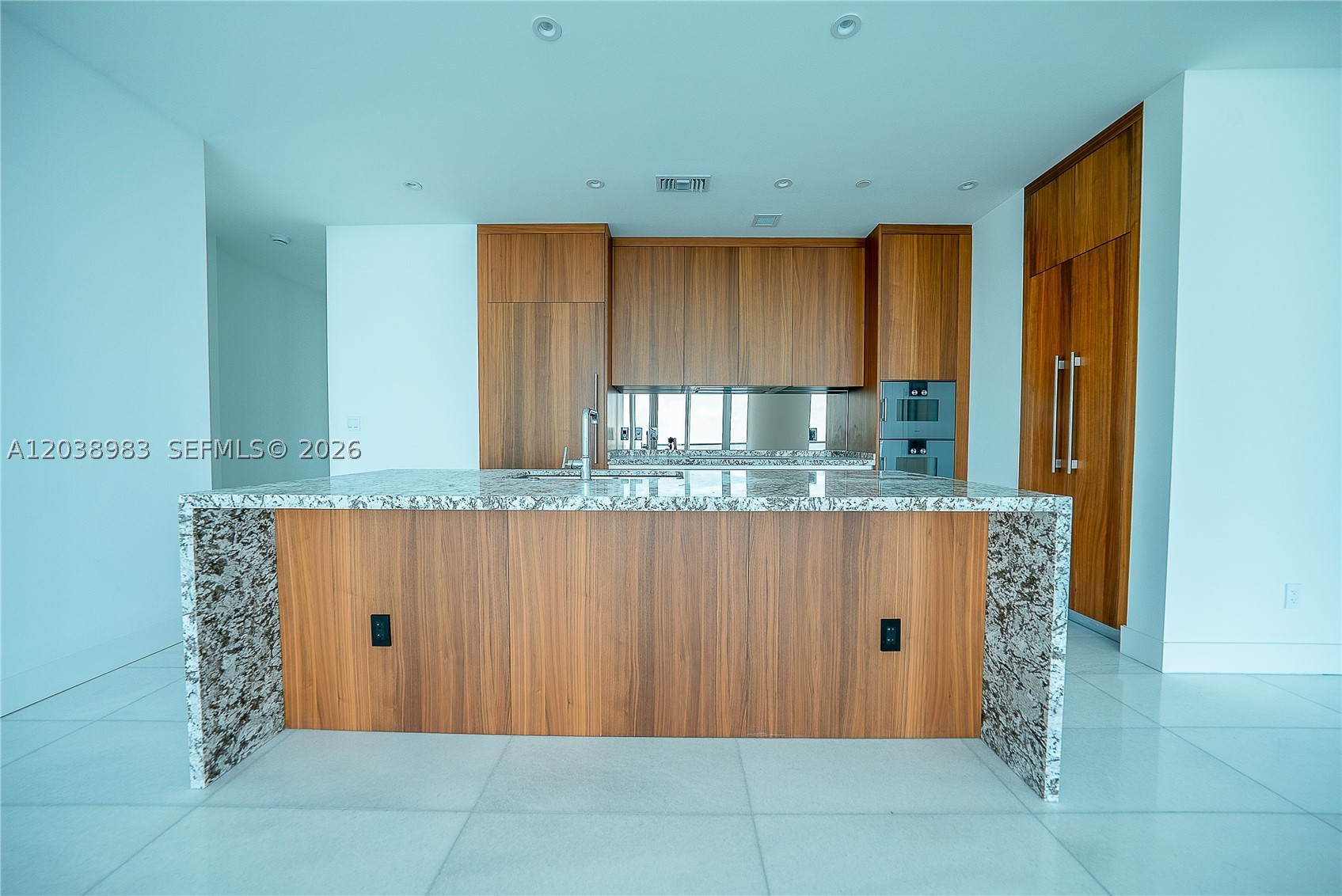 Una Residences - Residential