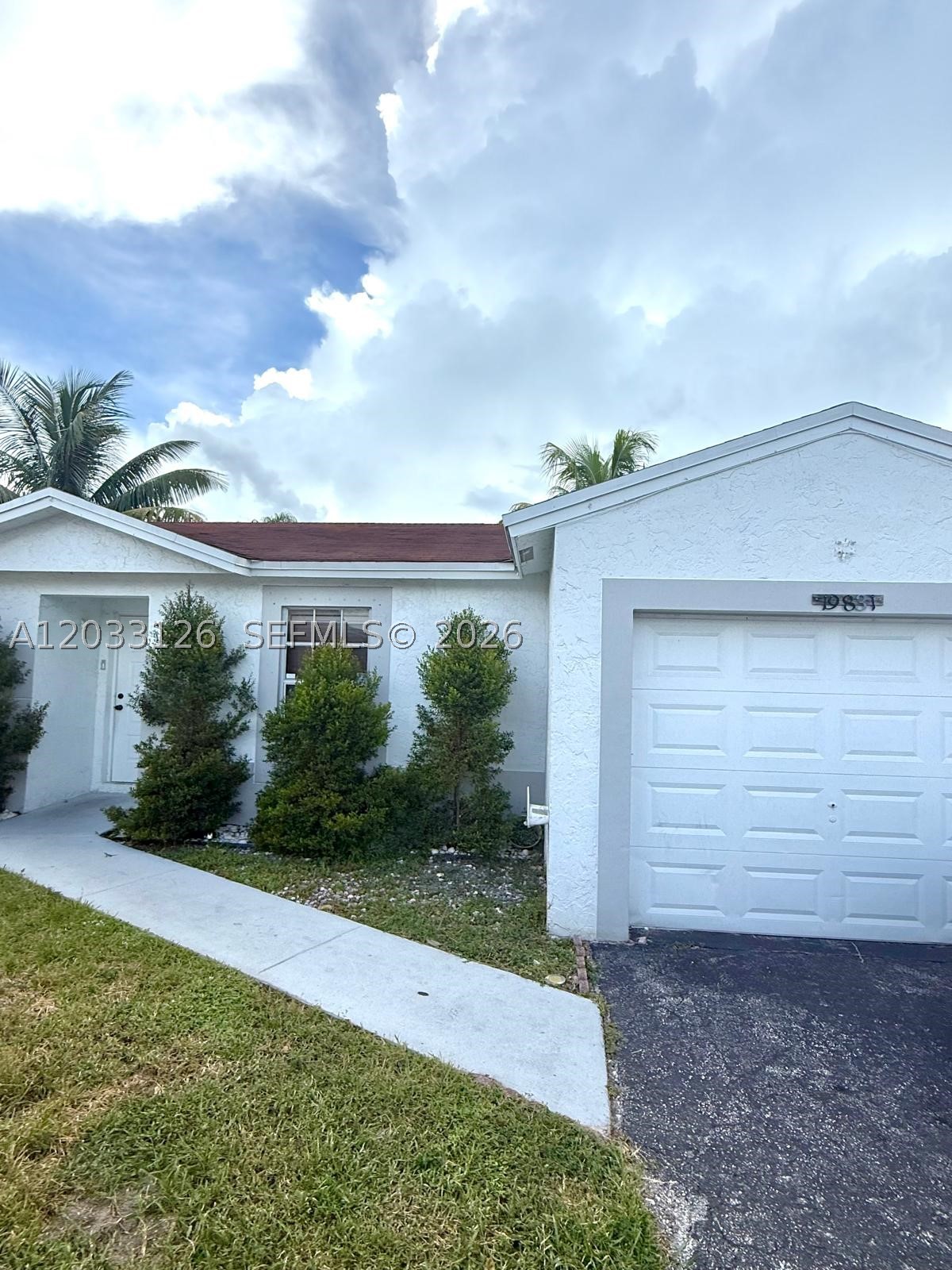 COUNTRY LAKE HOMES - Residential Lease