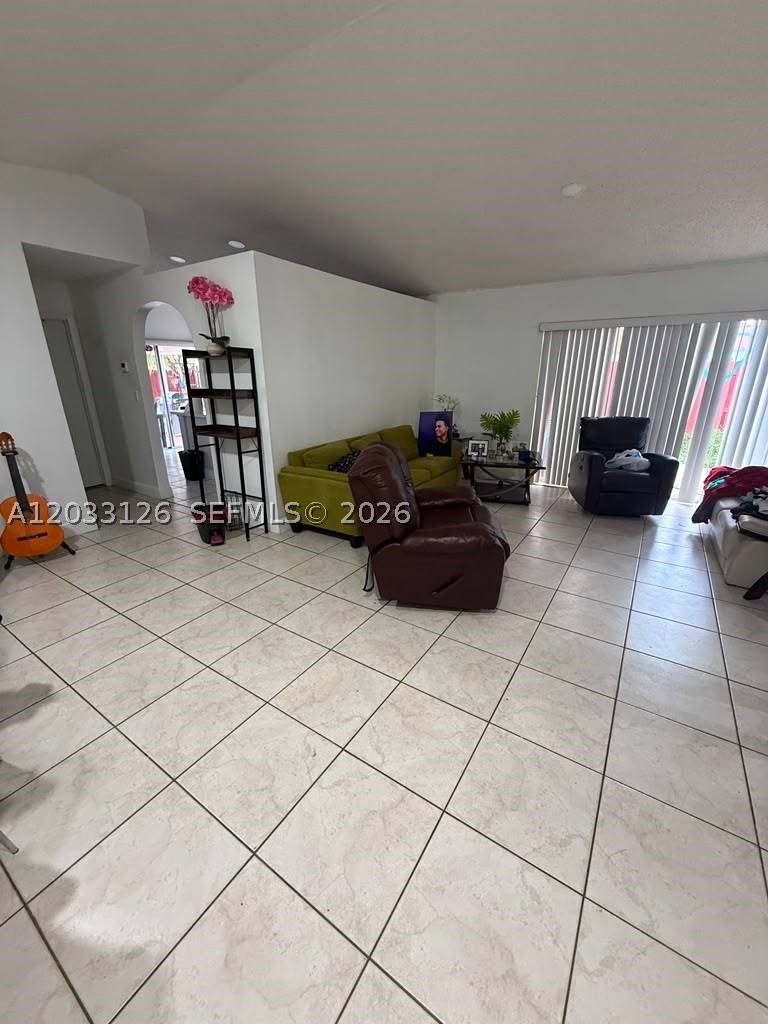 COUNTRY LAKE HOMES - Residential Lease