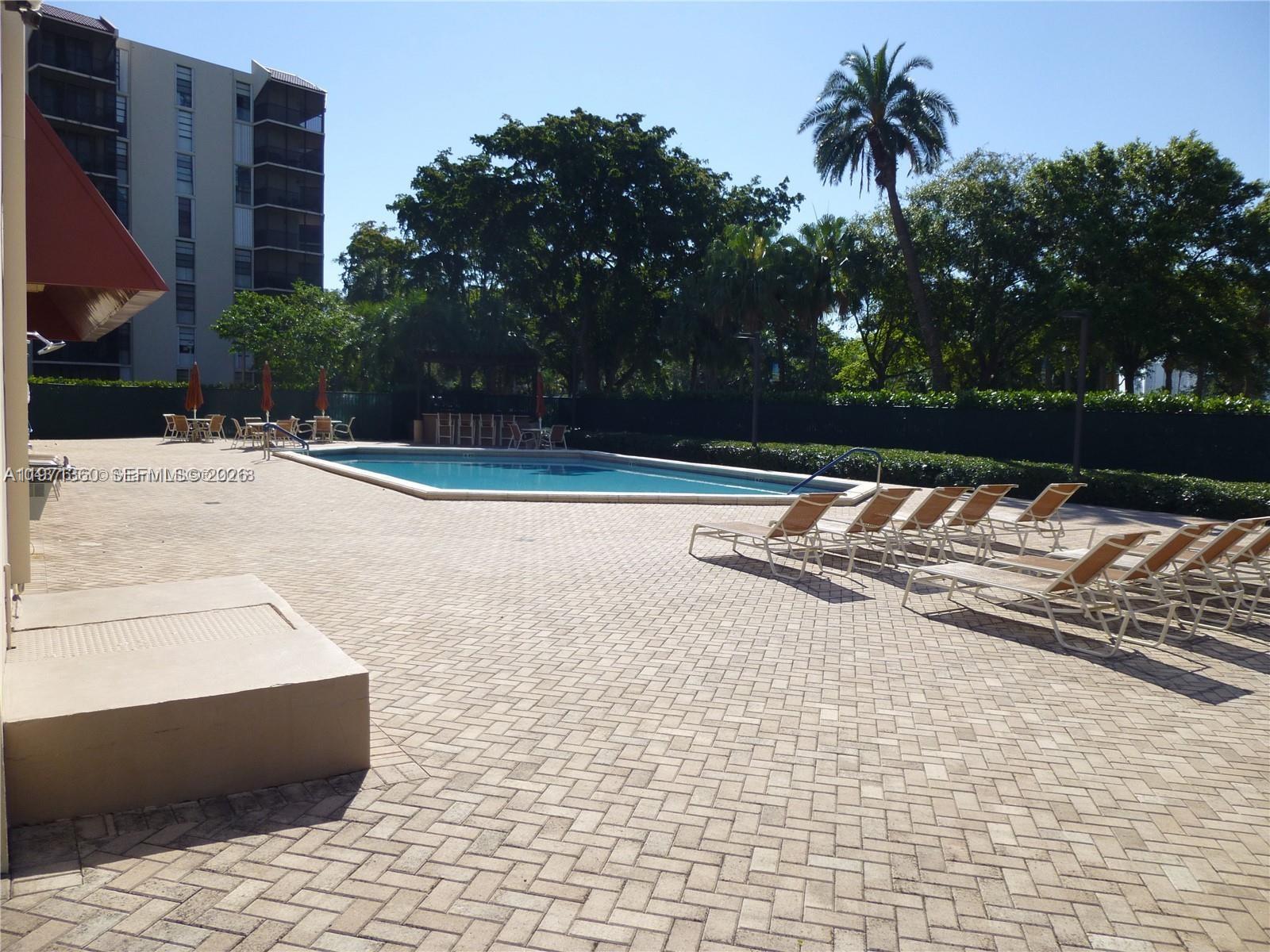 BRAVURA II CONDO - Residential