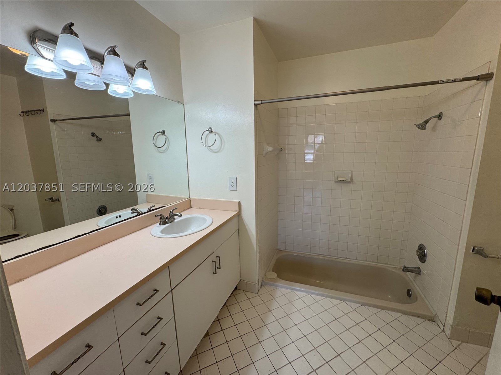 LAKES BY THE BAY SEC 2 - Residential Lease