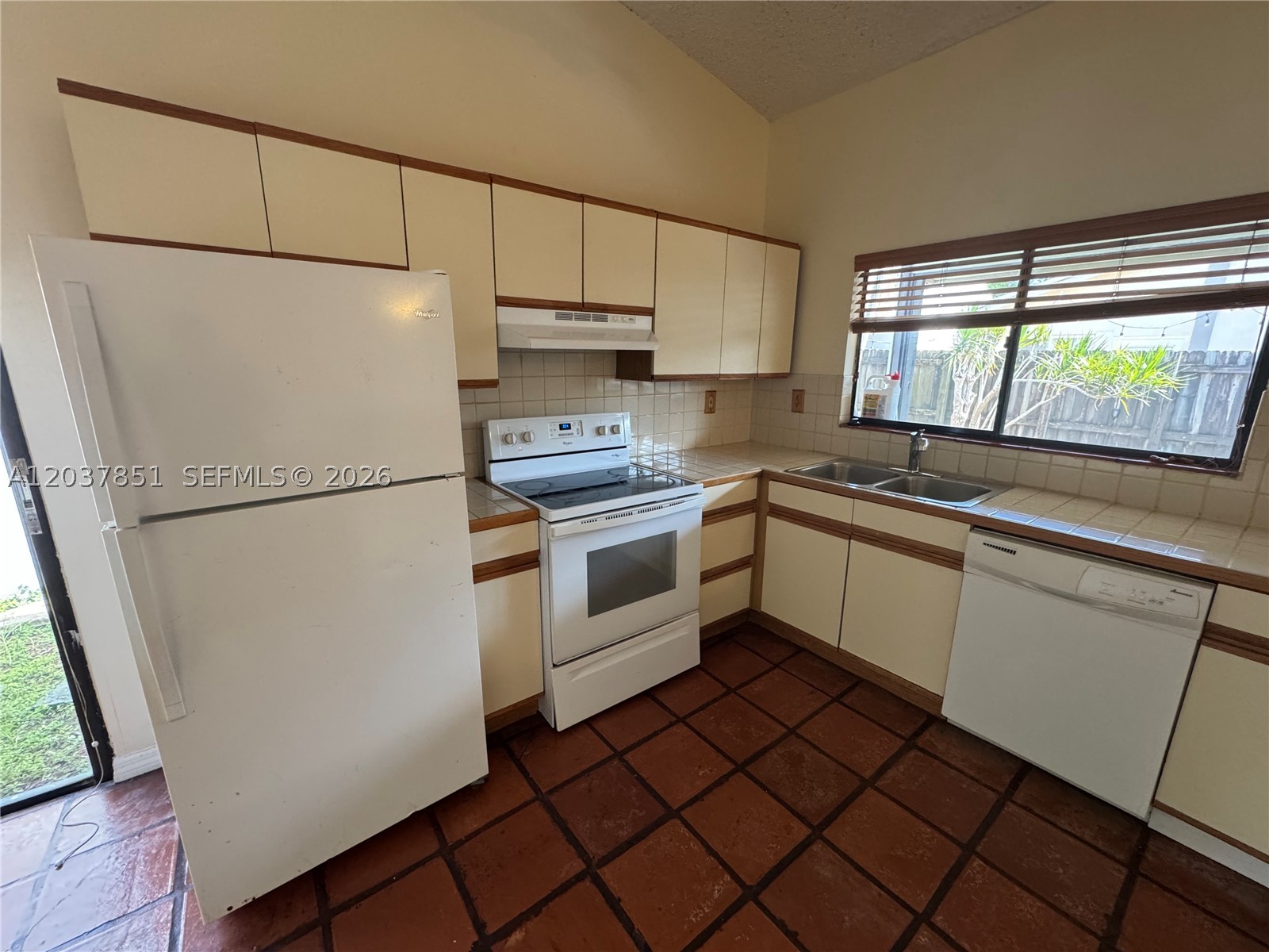 LAKES BY THE BAY SEC 2 - Residential Lease
