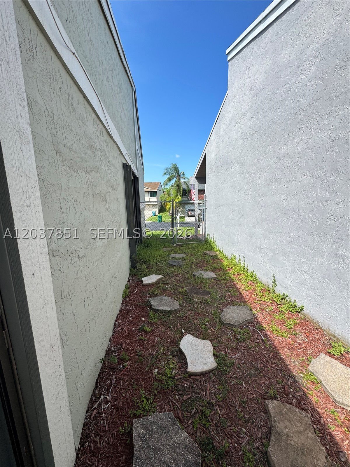 LAKES BY THE BAY SEC 2 - Residential Lease